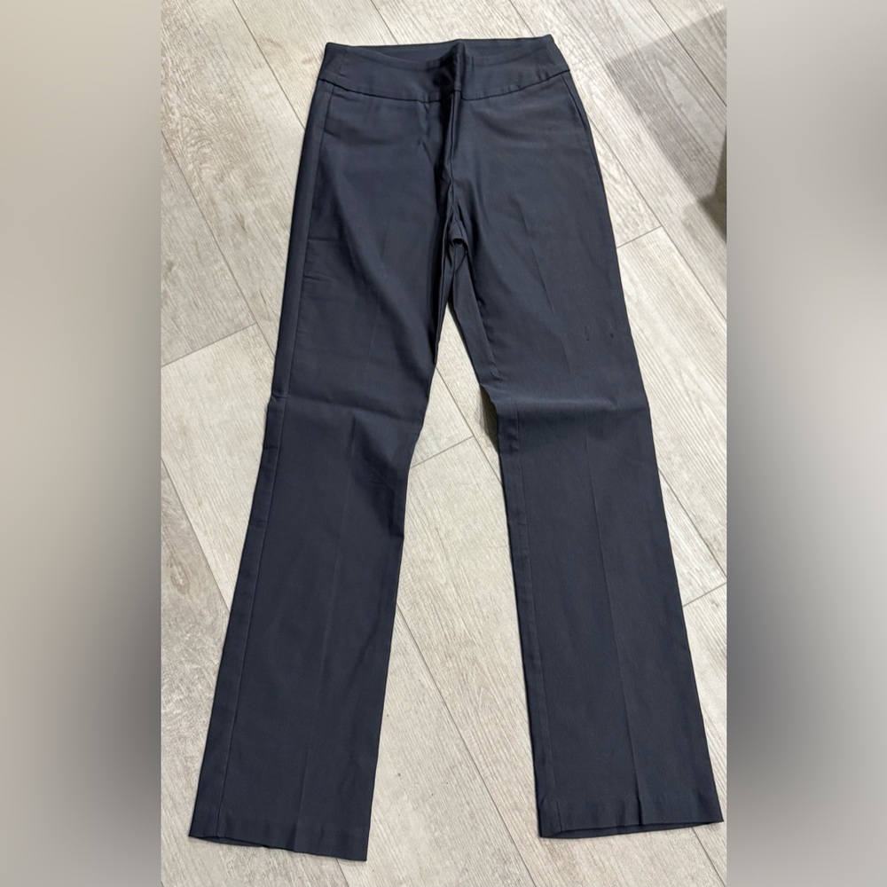 Tribal
Women’s dark gray pants
Size 8